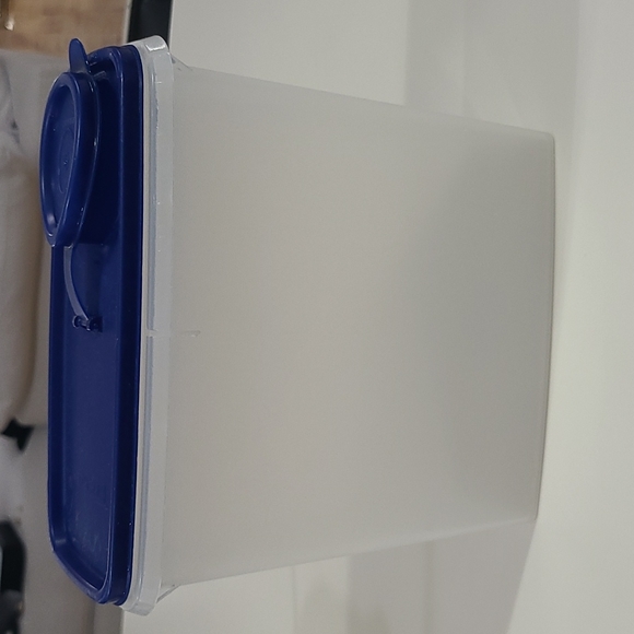 Tupperware Cereal Container - Picture 3 of 5